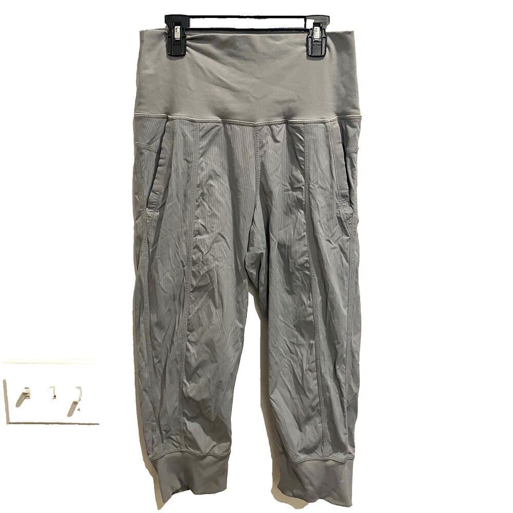 Lululemon Women's Gray High Waist Joggers Cropped M 8 Workout Athleisure Comfort